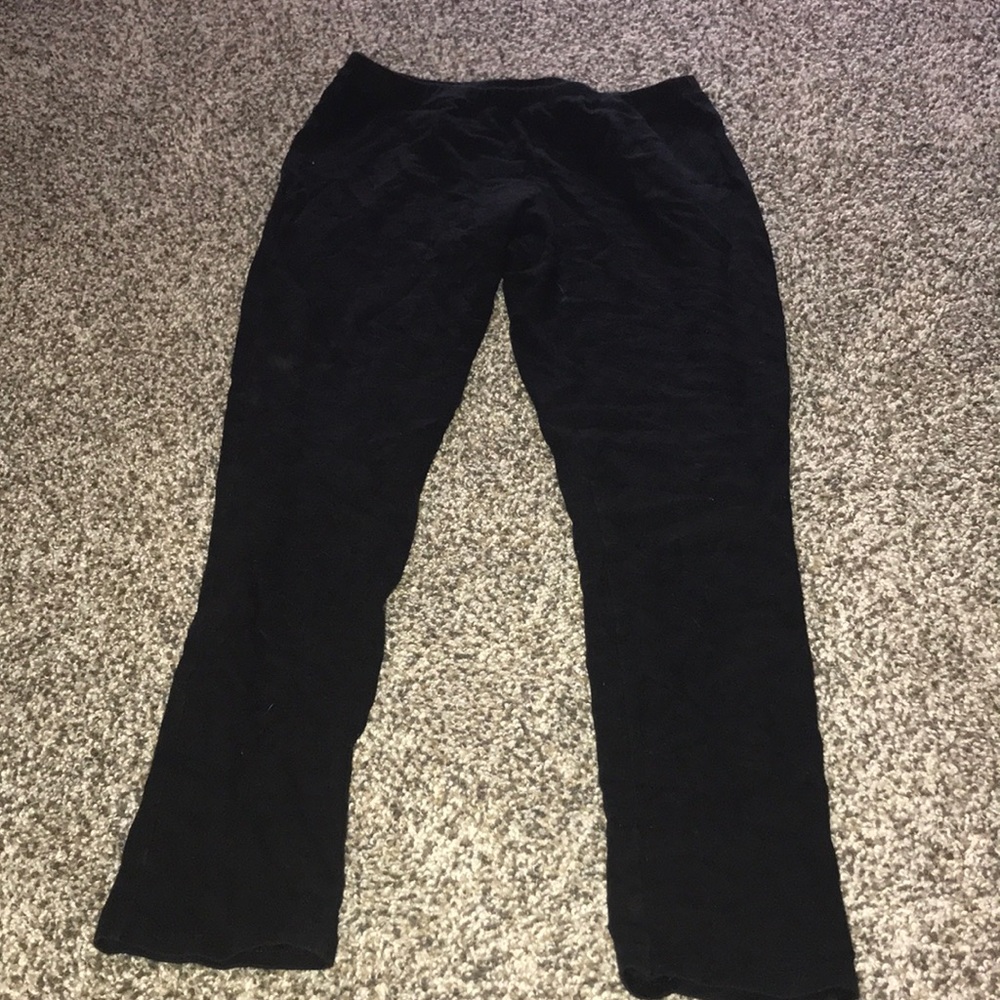 Plain black leggings